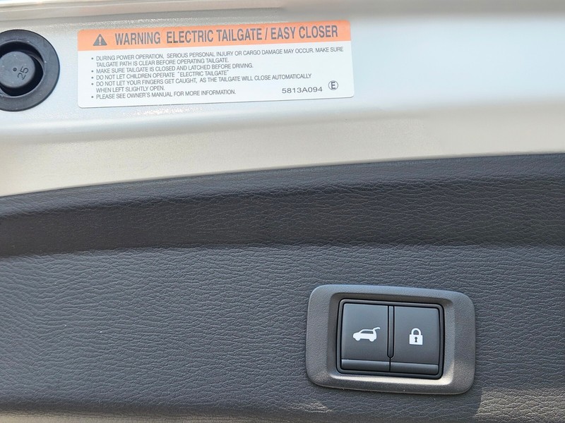 Mitsubishi Outlander Plug-In Hybrid Vehicle Full-screen Gallery Image 29