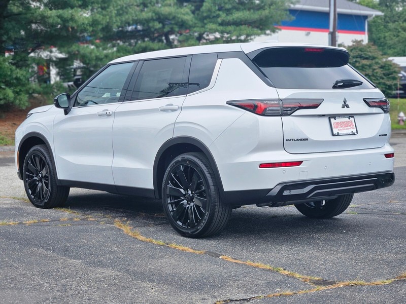 Mitsubishi Outlander Vehicle Full-screen Gallery Image 08