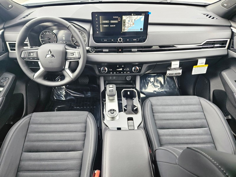 Mitsubishi Outlander Vehicle Full-screen Gallery Image 11