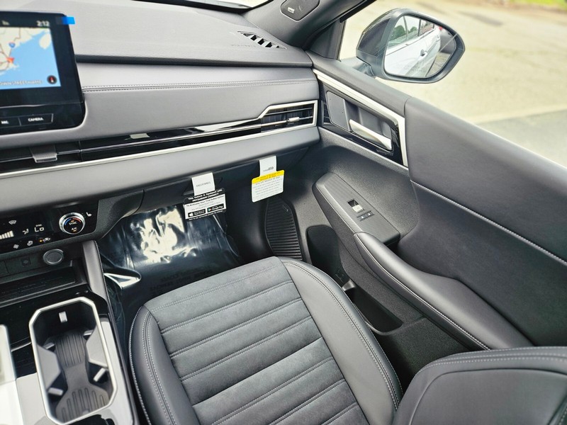 Mitsubishi Outlander Vehicle Full-screen Gallery Image 13