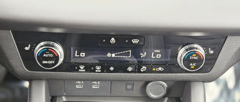 Mitsubishi Outlander Vehicle Full-screen Gallery Image 20