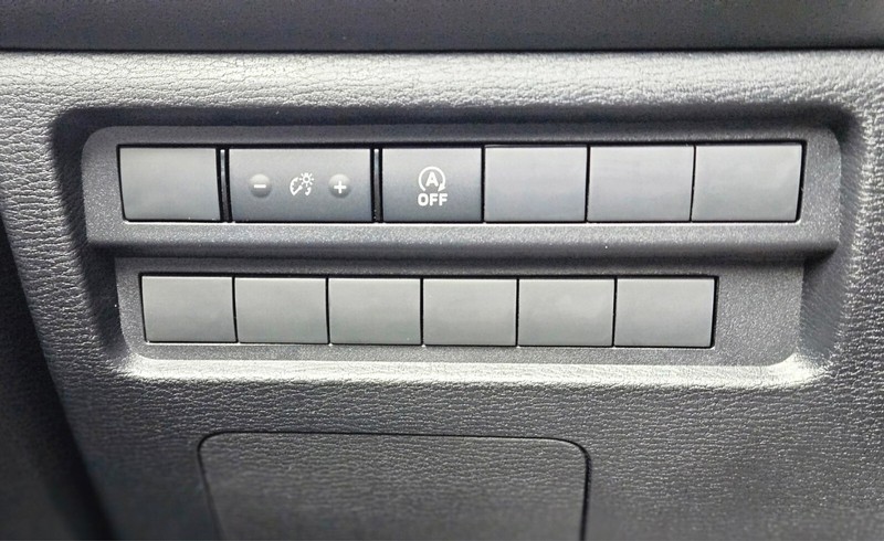 Mitsubishi Outlander Vehicle Full-screen Gallery Image 27