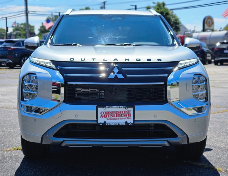 Mitsubishi Outlander Vehicle Full-screen Gallery Image 02