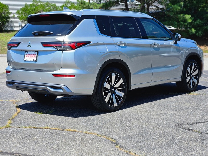 Mitsubishi Outlander Vehicle Full-screen Gallery Image 05