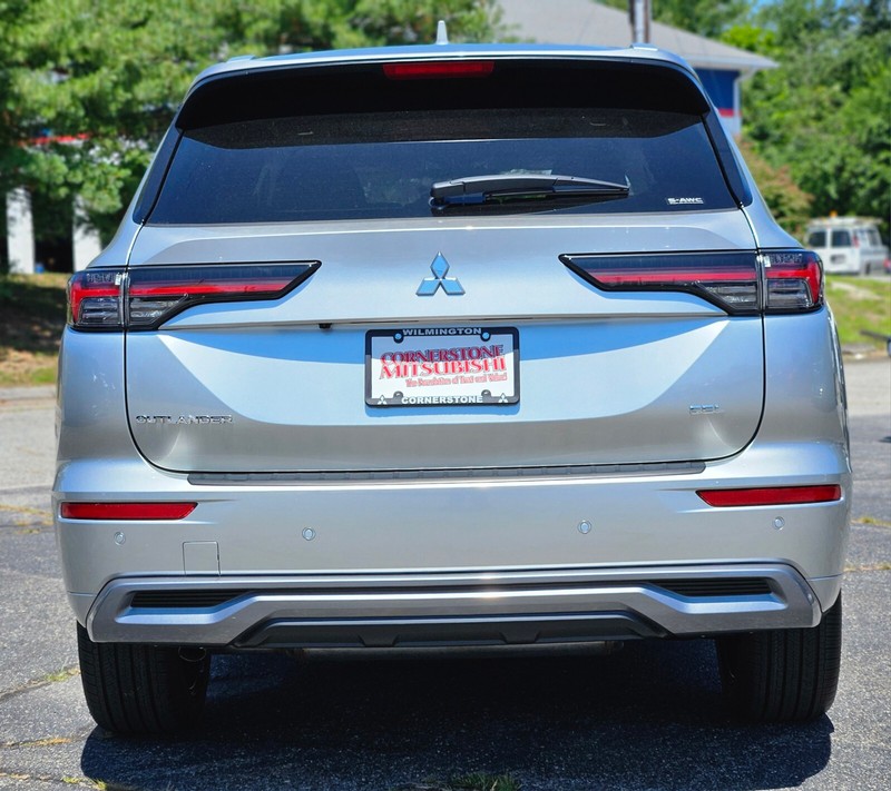 Mitsubishi Outlander Vehicle Full-screen Gallery Image 06