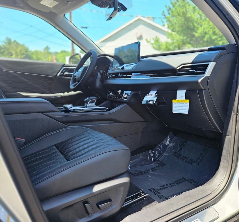 Mitsubishi Outlander Vehicle Full-screen Gallery Image 09