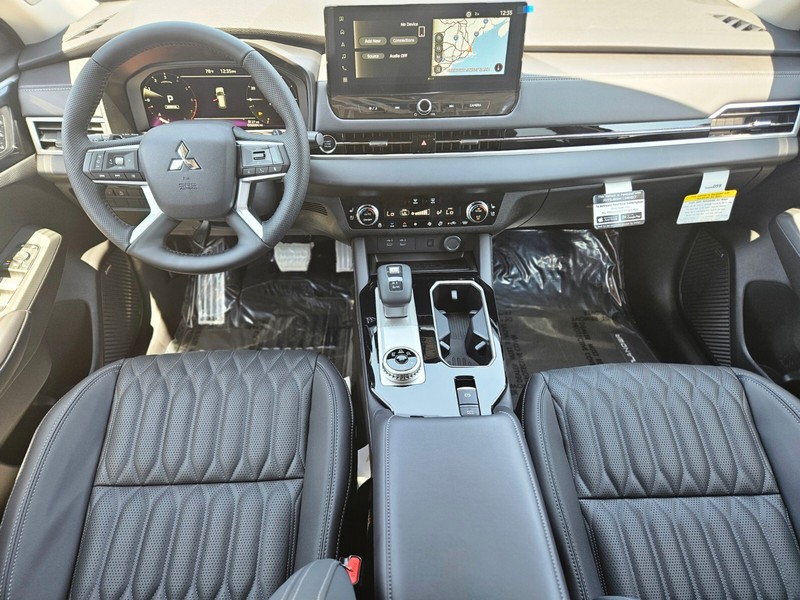 Mitsubishi Outlander Vehicle Full-screen Gallery Image 10