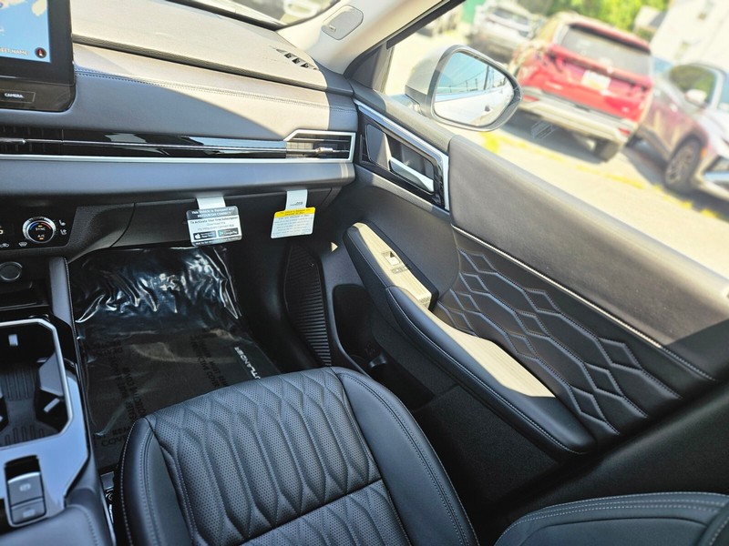 Mitsubishi Outlander Vehicle Full-screen Gallery Image 12