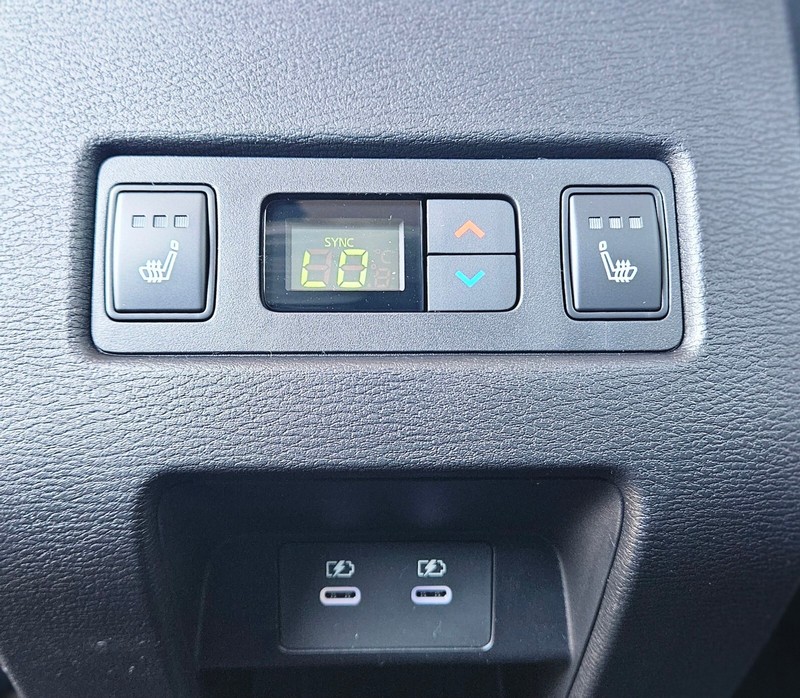 Mitsubishi Outlander Vehicle Full-screen Gallery Image 13