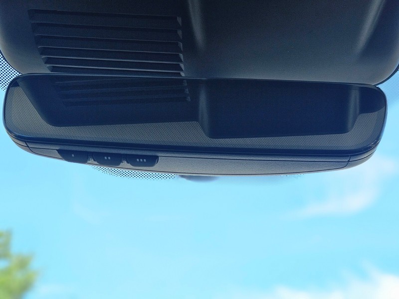 Mitsubishi Outlander Vehicle Full-screen Gallery Image 18