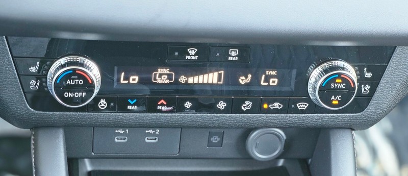 Mitsubishi Outlander Vehicle Full-screen Gallery Image 21