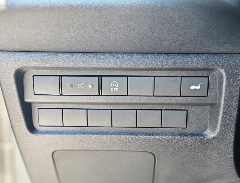 Mitsubishi Outlander Vehicle Full-screen Gallery Image 28