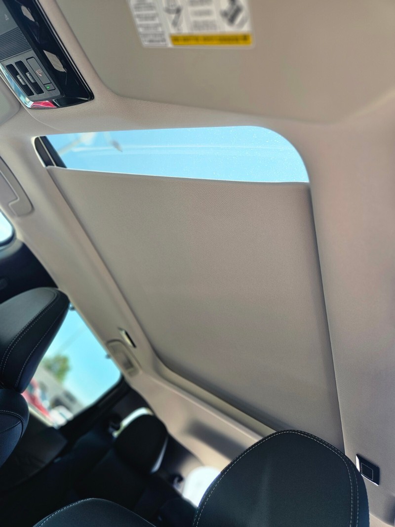 Mitsubishi Outlander Vehicle Full-screen Gallery Image 29