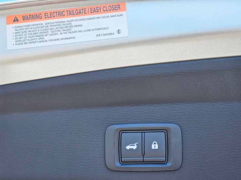 Mitsubishi Outlander Vehicle Full-screen Gallery Image 31
