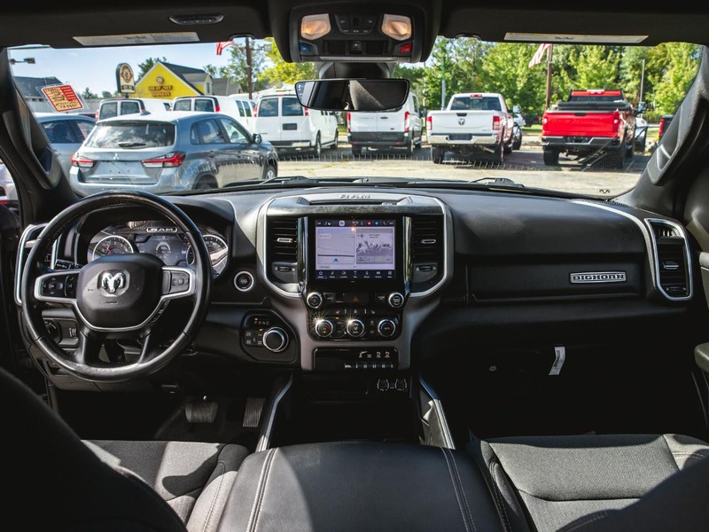 Ram 1500 Vehicle Full-screen Gallery Image 13