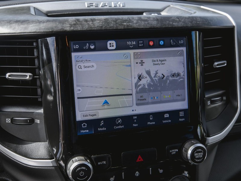 Ram 1500 Vehicle Full-screen Gallery Image 18