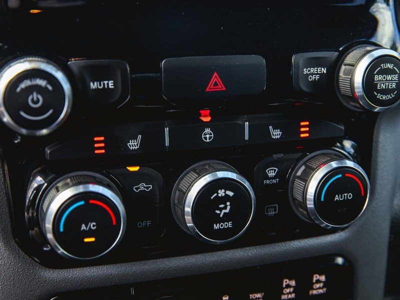Ram 1500 Vehicle Full-screen Gallery Image 21