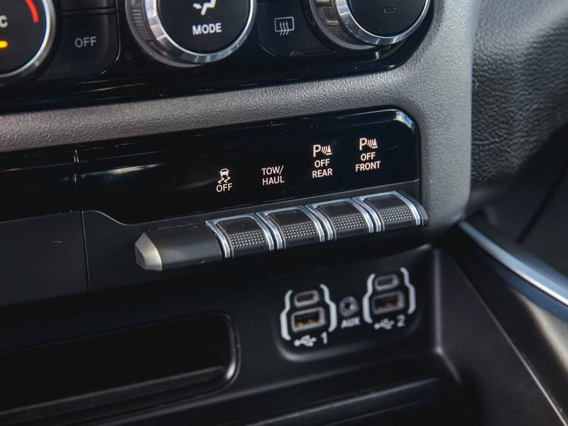 Ram 1500 Vehicle Full-screen Gallery Image 22