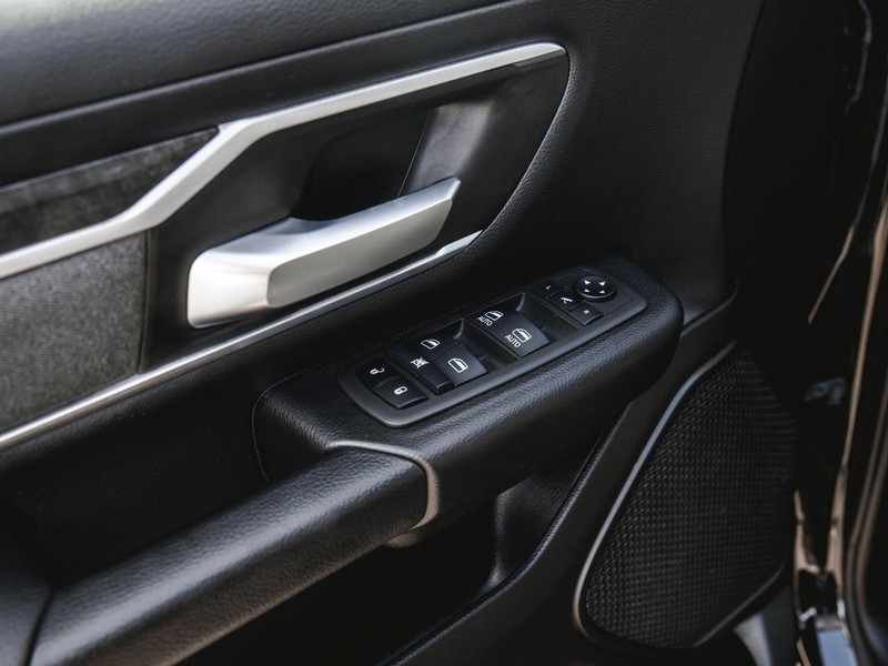 Ram 1500 Vehicle Full-screen Gallery Image 26