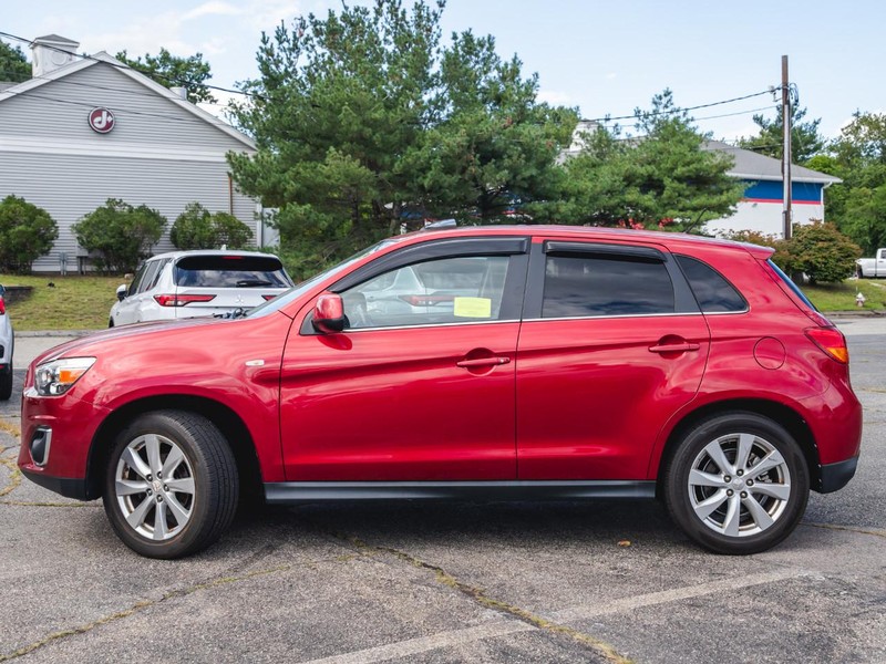 Mitsubishi Outlander Sport Vehicle Full-screen Gallery Image 02