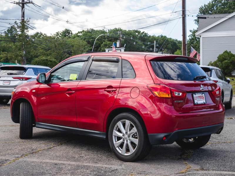 Mitsubishi Outlander Sport Vehicle Full-screen Gallery Image 03