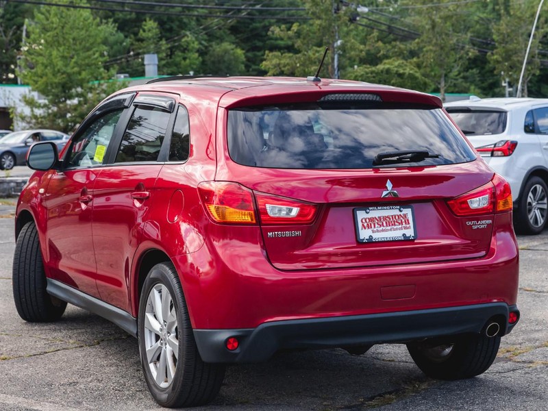 Mitsubishi Outlander Sport Vehicle Full-screen Gallery Image 04