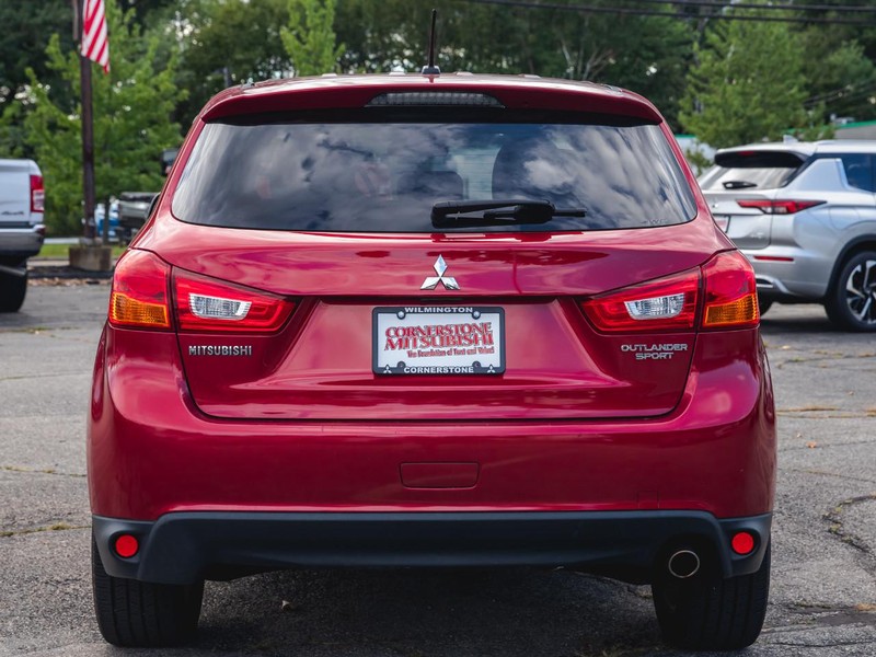 Mitsubishi Outlander Sport Vehicle Full-screen Gallery Image 05