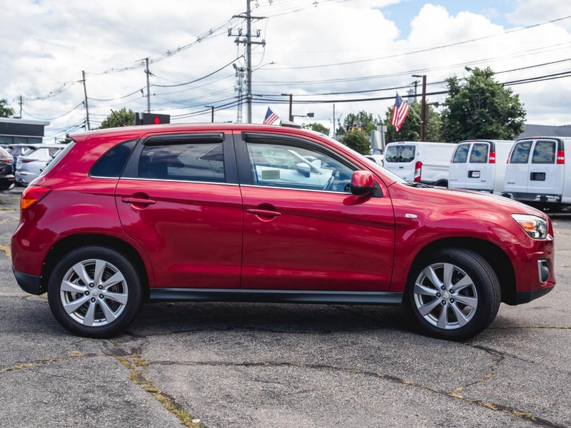 Mitsubishi Outlander Sport Vehicle Full-screen Gallery Image 07