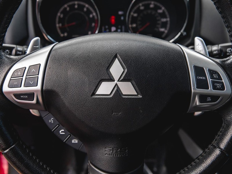 Mitsubishi Outlander Sport Vehicle Full-screen Gallery Image 16