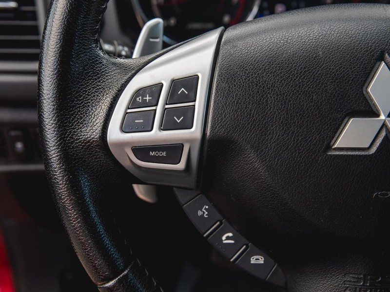 Mitsubishi Outlander Sport Vehicle Full-screen Gallery Image 17