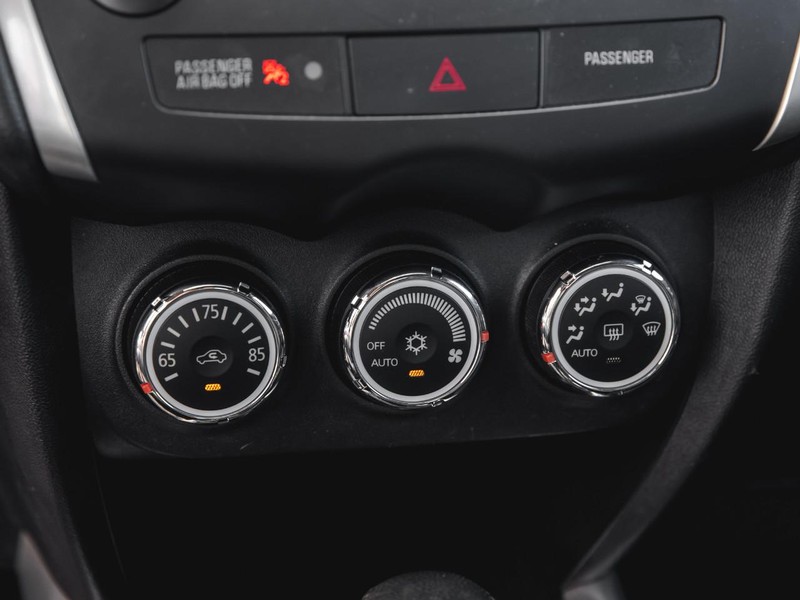 Mitsubishi Outlander Sport Vehicle Full-screen Gallery Image 19