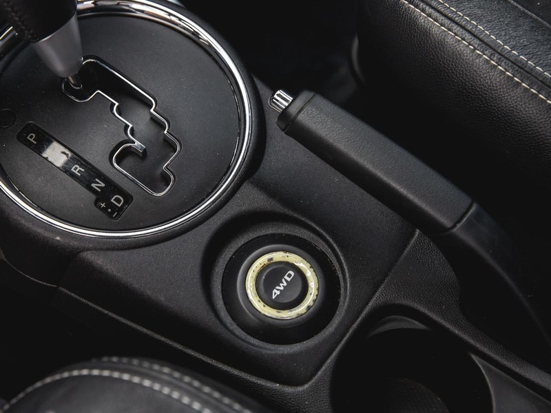 Mitsubishi Outlander Sport Vehicle Full-screen Gallery Image 20