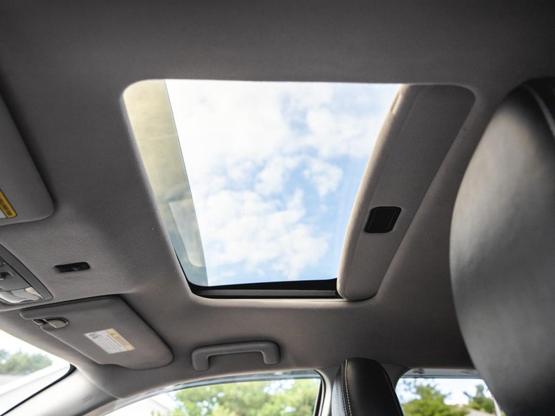 Mitsubishi Outlander Sport Vehicle Full-screen Gallery Image 28