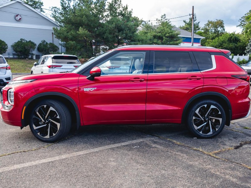 Mitsubishi Outlander PHEV Vehicle Full-screen Gallery Image 02