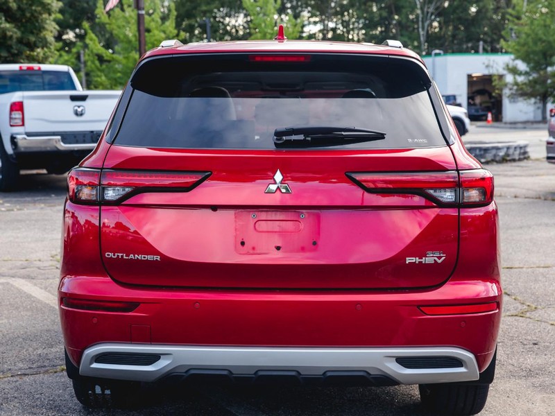 Mitsubishi Outlander PHEV Vehicle Full-screen Gallery Image 04