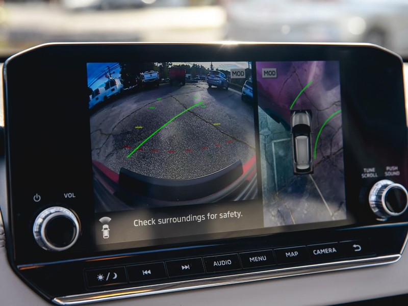 Mitsubishi Outlander PHEV Vehicle Full-screen Gallery Image 20