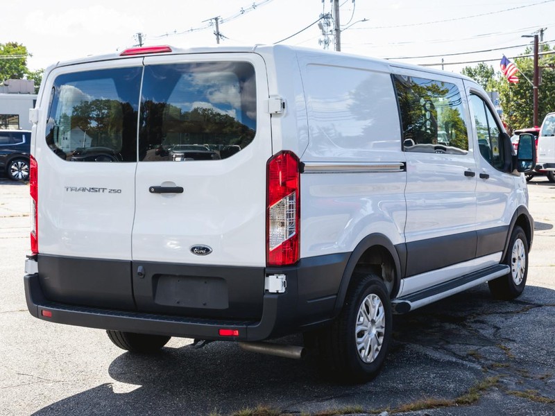 Ford Transit Cargo Van Vehicle Full-screen Gallery Image 05