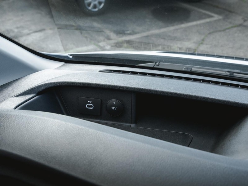 Ford Transit Cargo Van Vehicle Full-screen Gallery Image 18