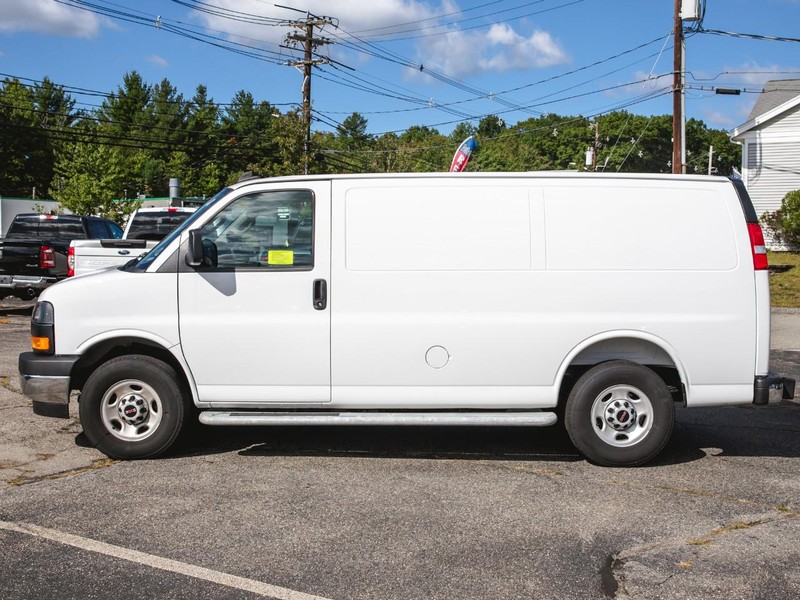 GMC Savana Cargo Van Vehicle Full-screen Gallery Image 02