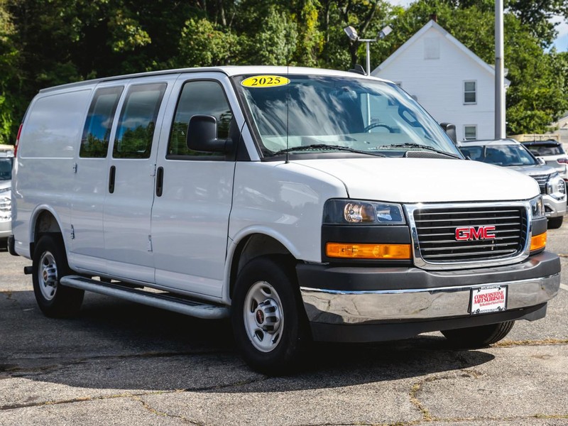 GMC Savana Cargo Van Vehicle Full-screen Gallery Image 07