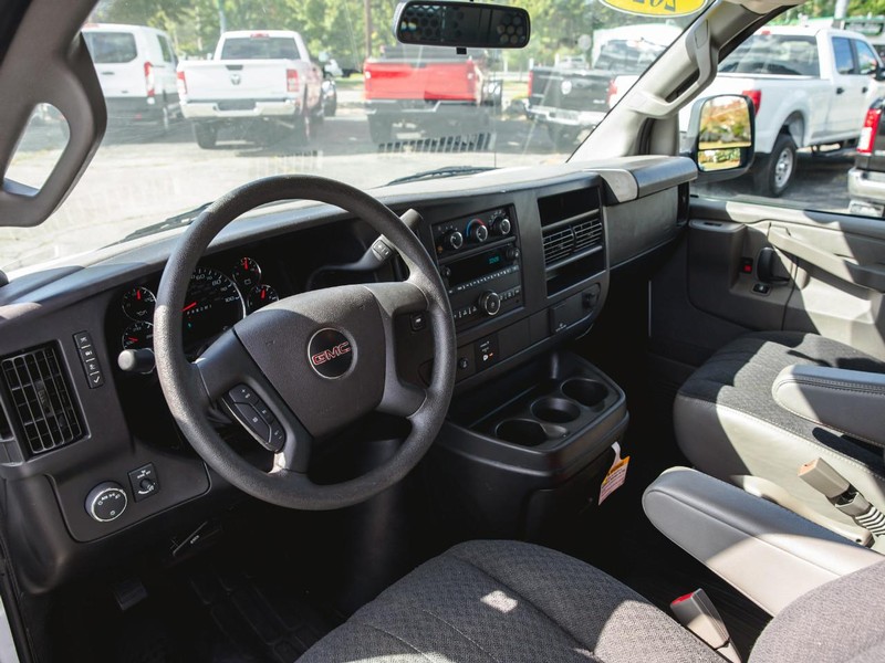 GMC Savana Cargo Van Vehicle Full-screen Gallery Image 10