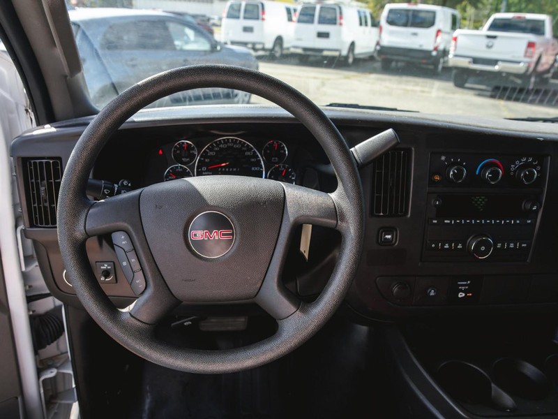 GMC Savana Cargo Van Vehicle Full-screen Gallery Image 11