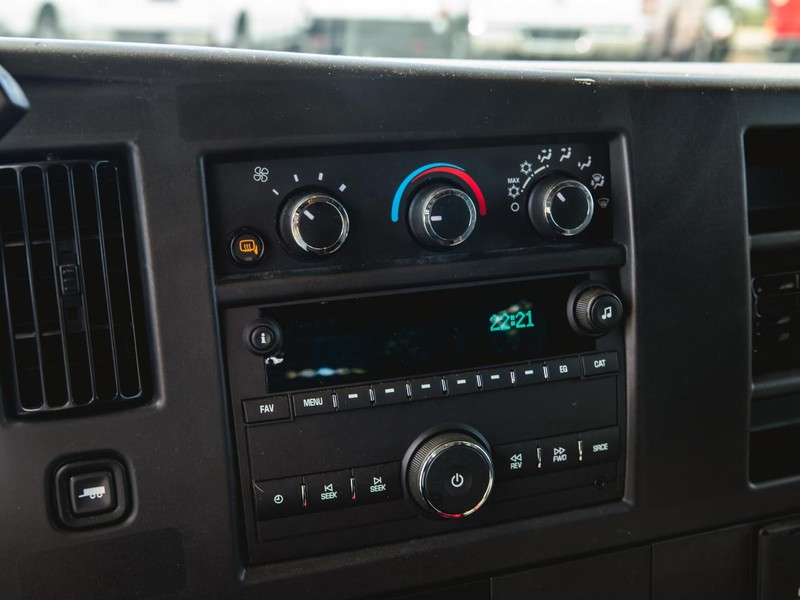 GMC Savana Cargo Van Vehicle Full-screen Gallery Image 14