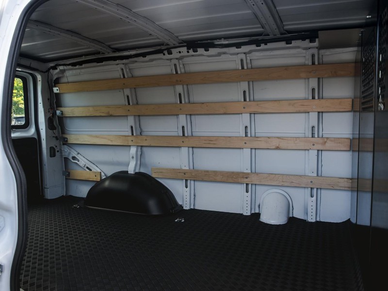 GMC Savana Cargo Van Vehicle Full-screen Gallery Image 19