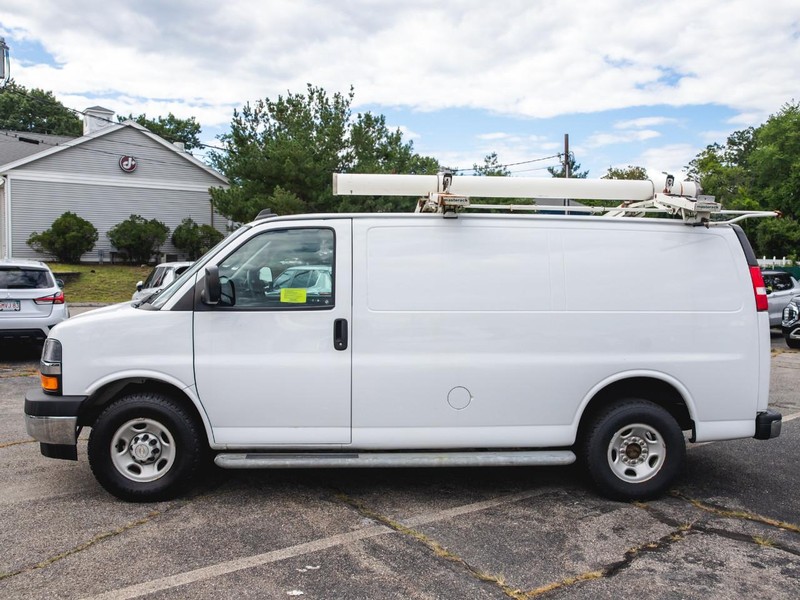 Chevrolet Express Cargo Van Vehicle Full-screen Gallery Image 02