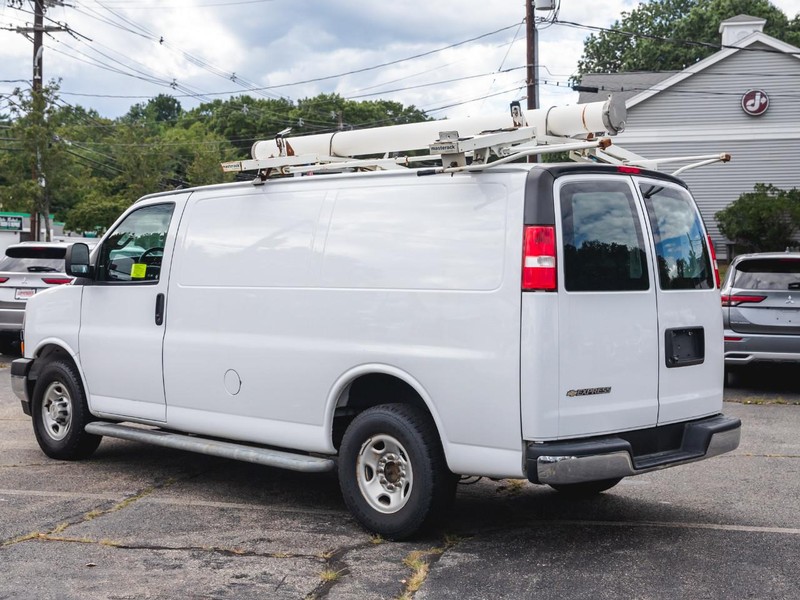 Chevrolet Express Cargo Van Vehicle Full-screen Gallery Image 03