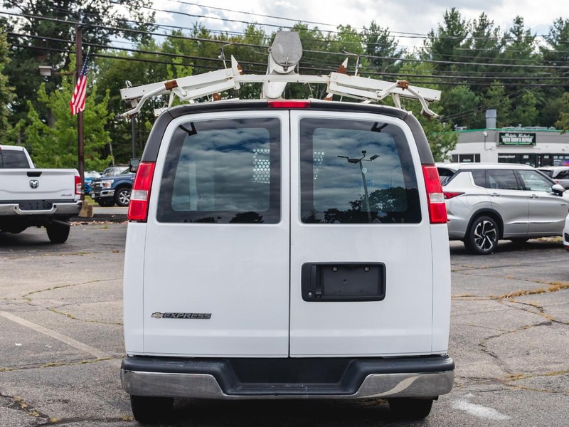 Chevrolet Express Cargo Van Vehicle Full-screen Gallery Image 04