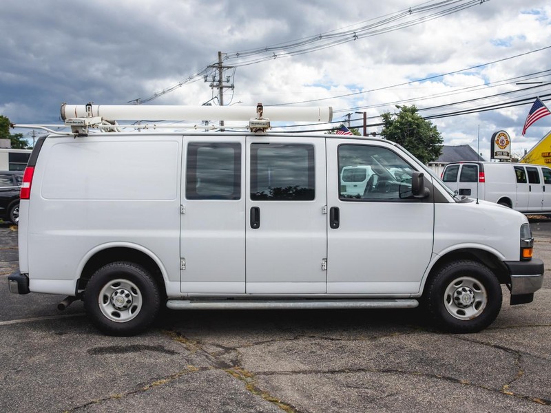 Chevrolet Express Cargo Van Vehicle Full-screen Gallery Image 06