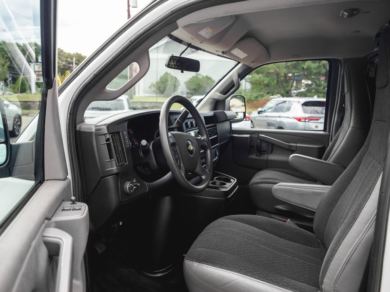 Chevrolet Express Cargo Van Vehicle Full-screen Gallery Image 09