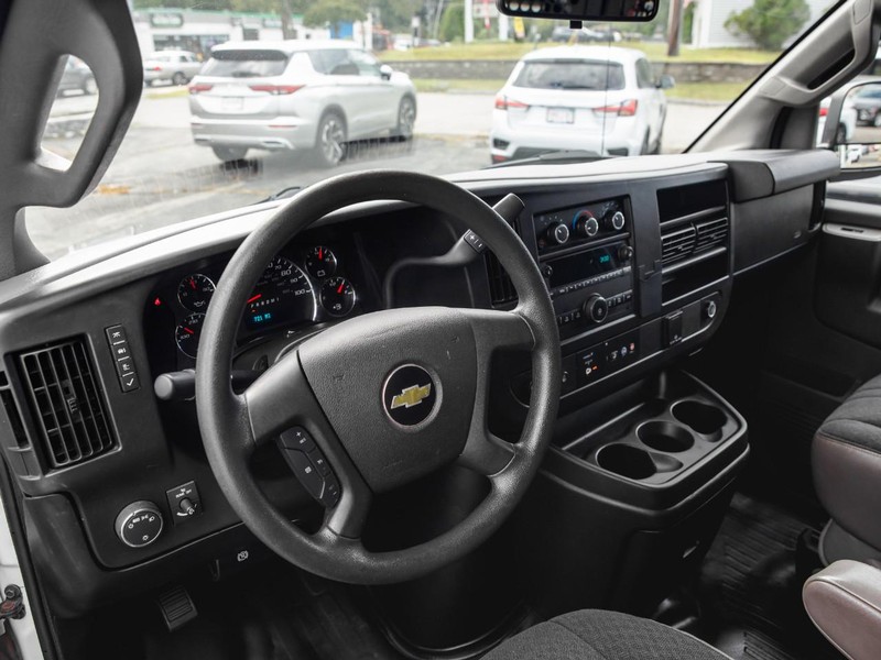 Chevrolet Express Cargo Van Vehicle Full-screen Gallery Image 10